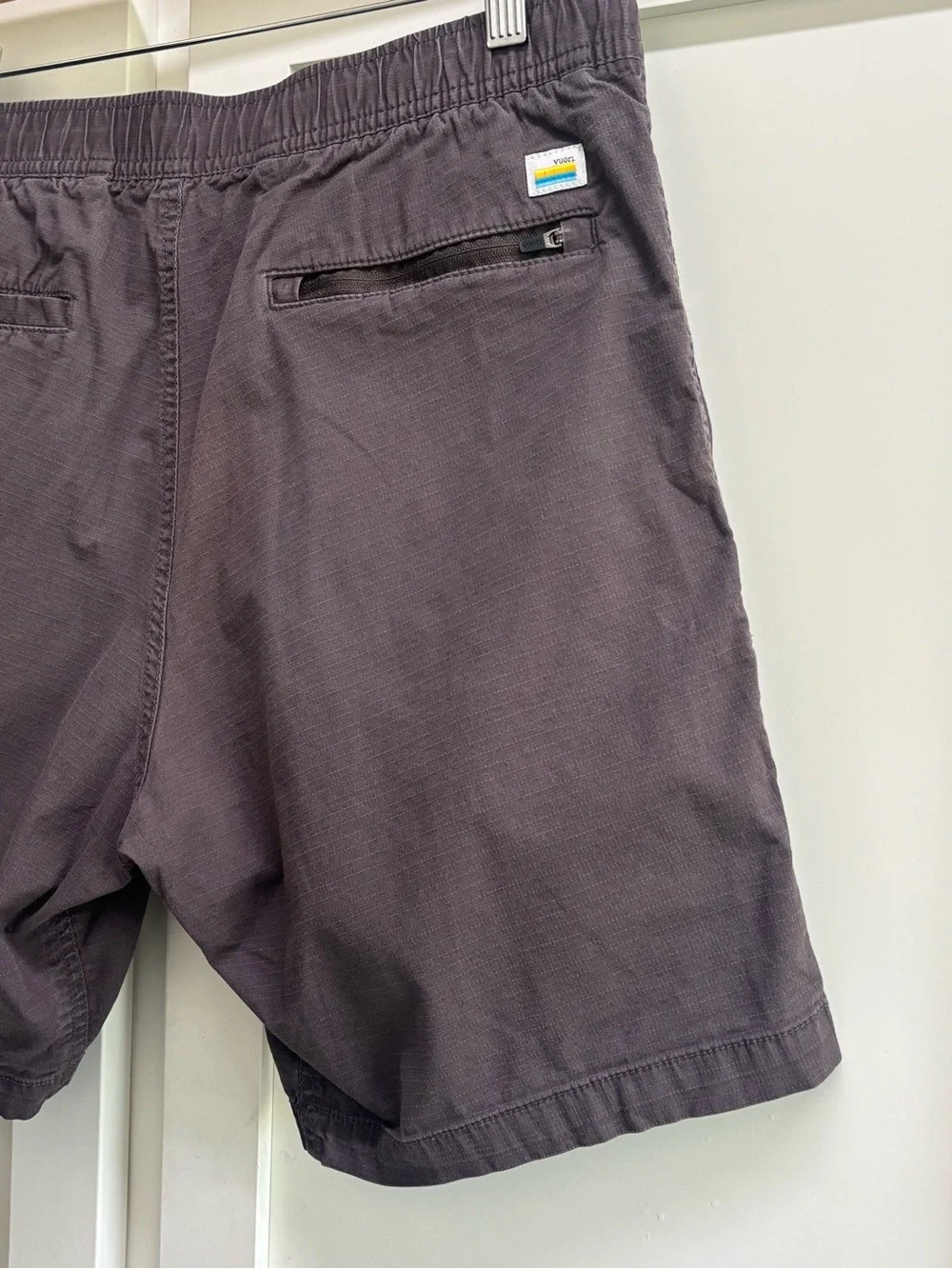 Vuori Ripstop Shorts V370 Men’s Medium Gray Performance Casual Drawstring Shorts